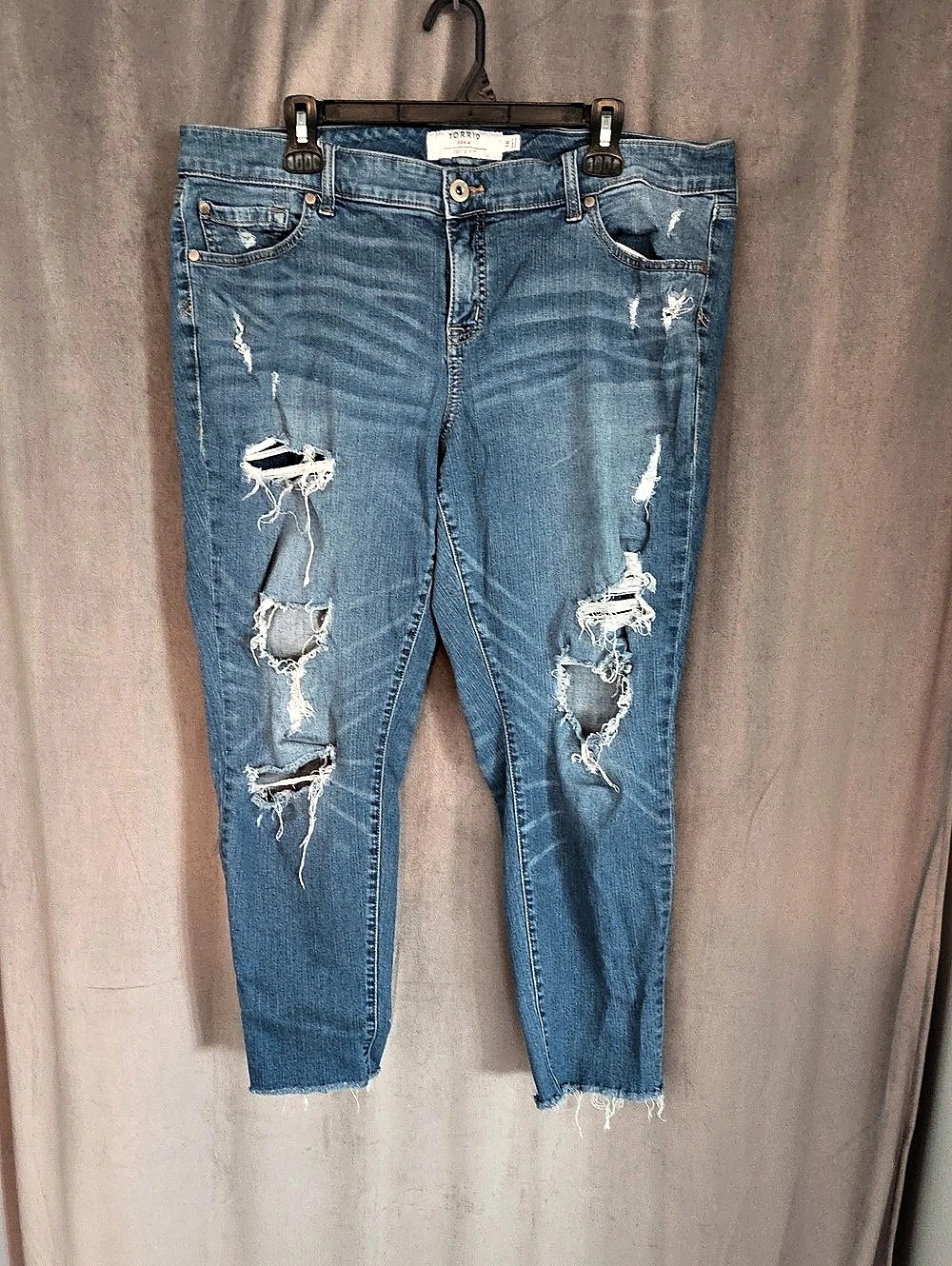Torrid Boyfriend Cropped Jeans in Blue Waist 18